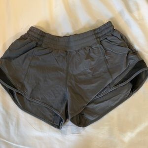 Lululemon hotty hot short 2.5